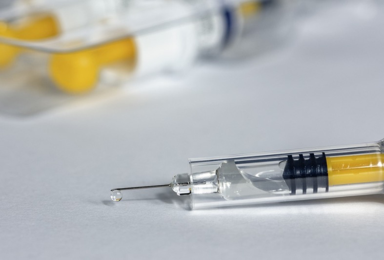 Mulheres se disfarçam de 'avós' para tomarem vacina contra Covid-19 