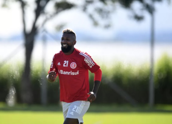 Torcedor doa R$ 1 milhão para o Inter escalar Rodinei contra o Flamengo
