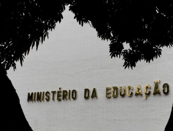 MEC cancela ofício que proibia manifestações políticas em universidades