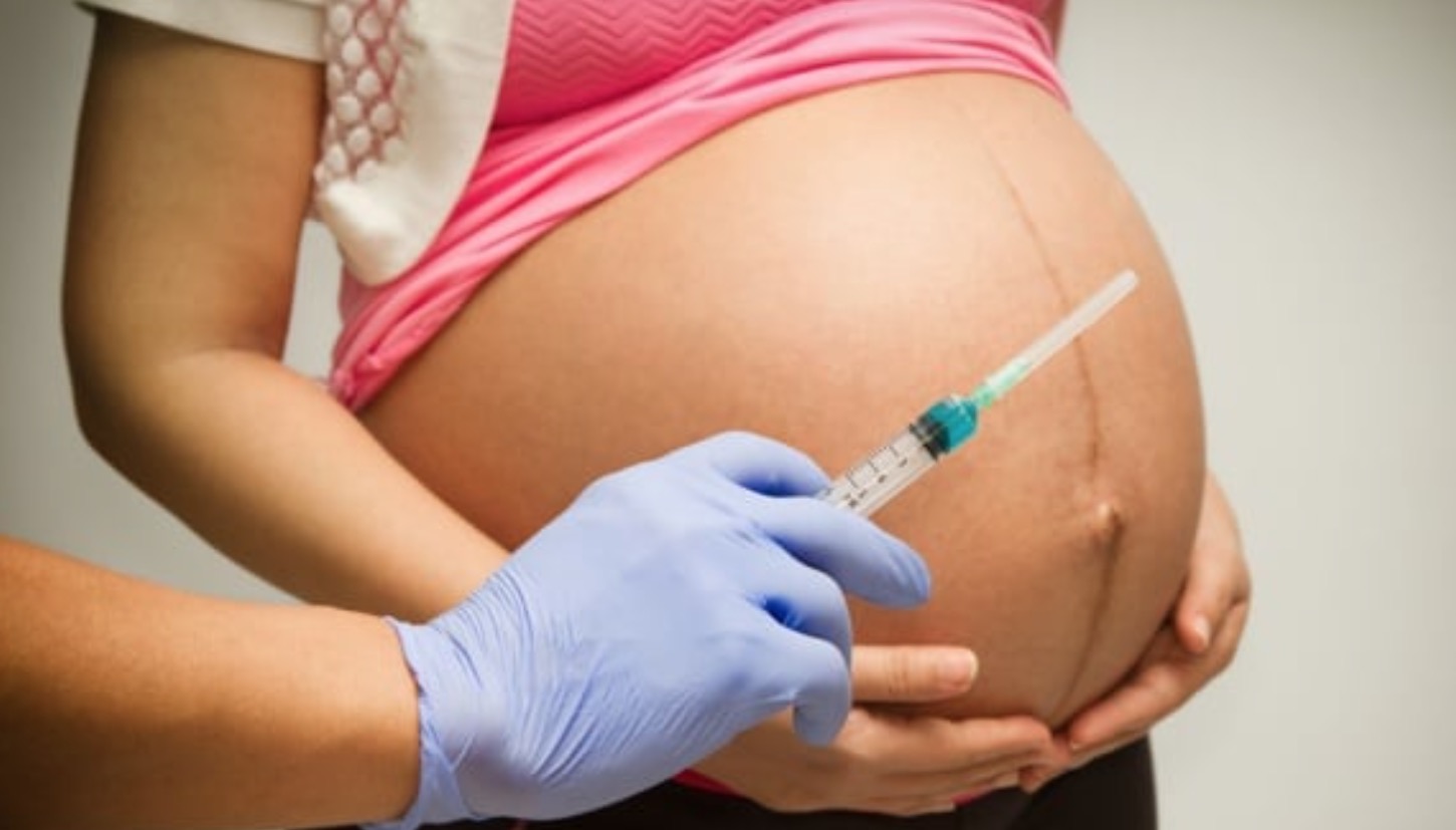 Vacinação de grávidas contra covid-19 pode proteger bebês