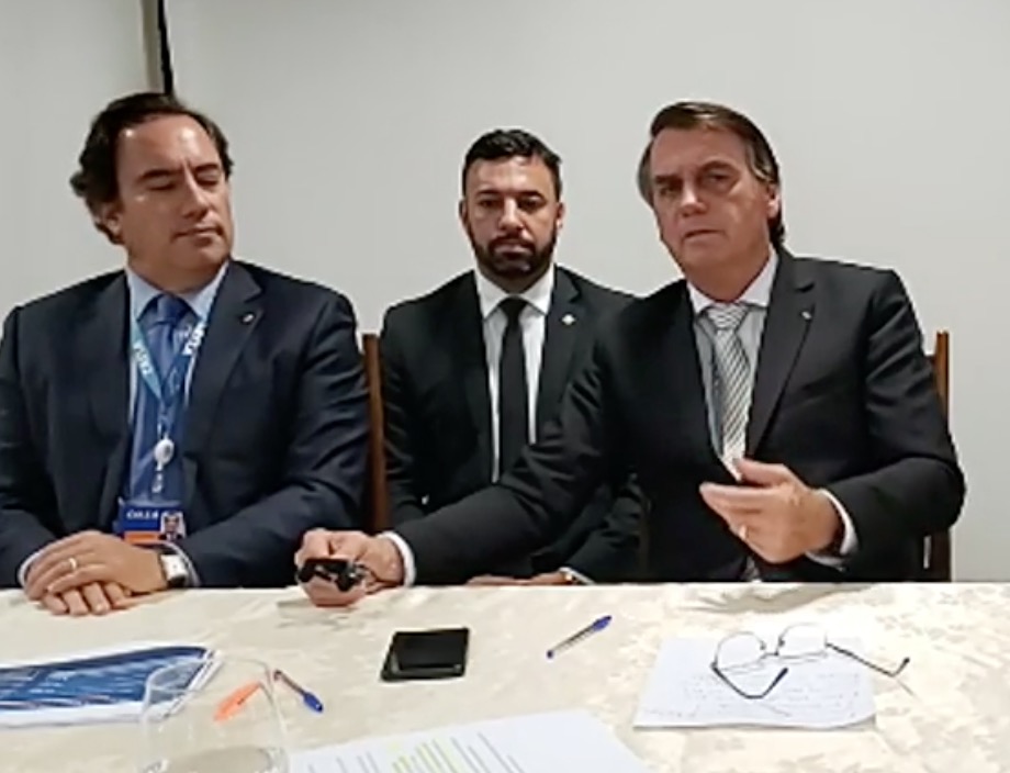 Bolsonaro aciona STF para derrubar toque de recolher em 3 estados 