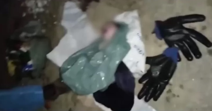 Recém-nascido é encontrado em saco de lixo 