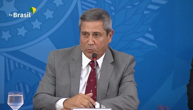 Ministro Braga Netto sofre mal súbito durante férias em Alagoas 