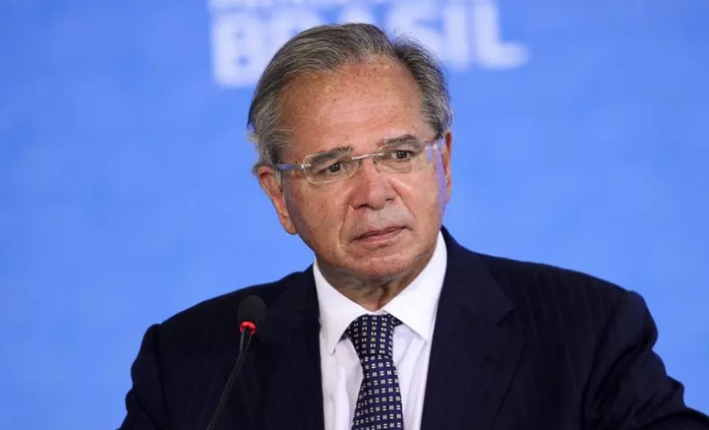Guedes não descarta auxílio de R$ 600, mas pede venda de empresas públicas 