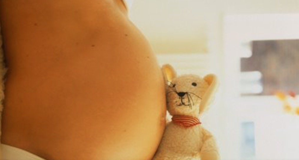 Pai é preso por estuprar, engravidar e manter em cárcere a própria filha