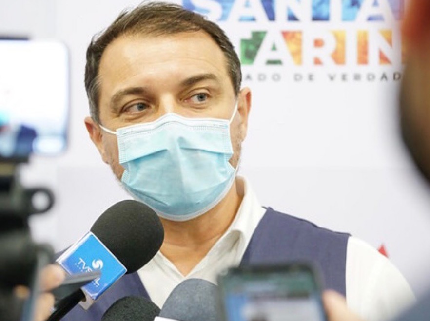 Governador de SC é afastado por compra de respiradores nunca entregues