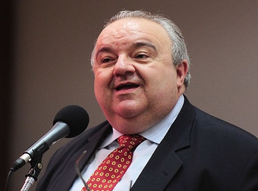 Prefeito de Curitiba cria projeto para multar quem der comida a sem-teto