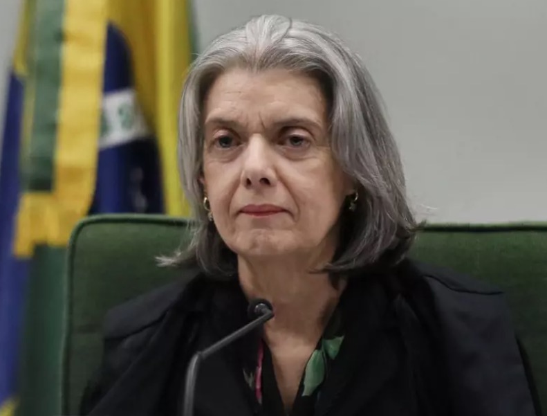 Cármen Lúcia pede que STF julgue ação contra Bolsonaro por genocídio 