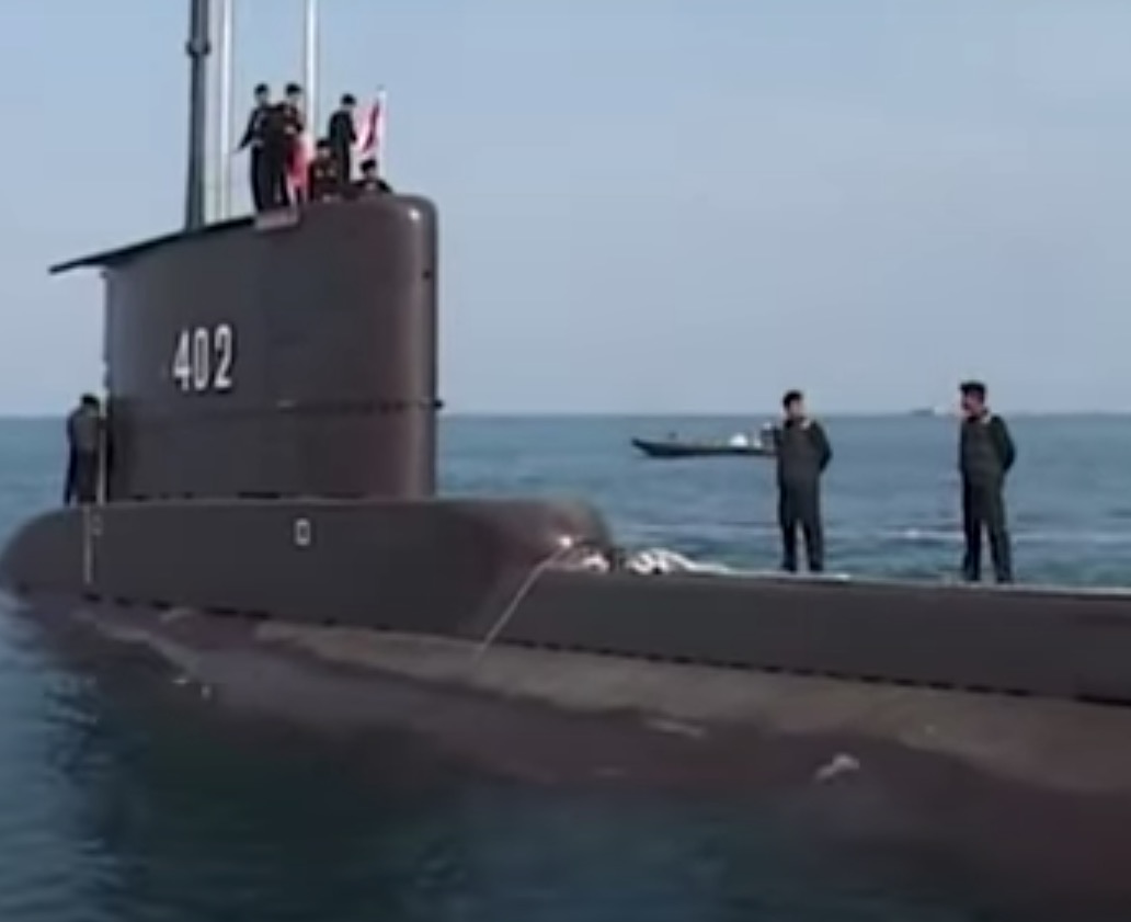 Submarino da Indonésia com 53 desaparecidos tem oxigênio até sábado
