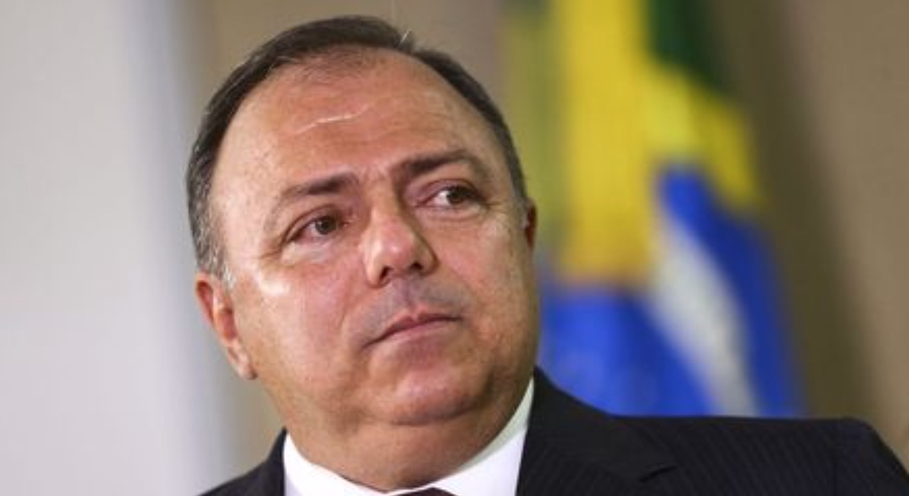 Bolsonaro transfere Pazuello para Secretaria-Geral do Exército