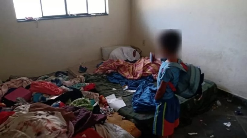 Conselho Tutelar resgata menino de 4 anos abandonado sem água e comida