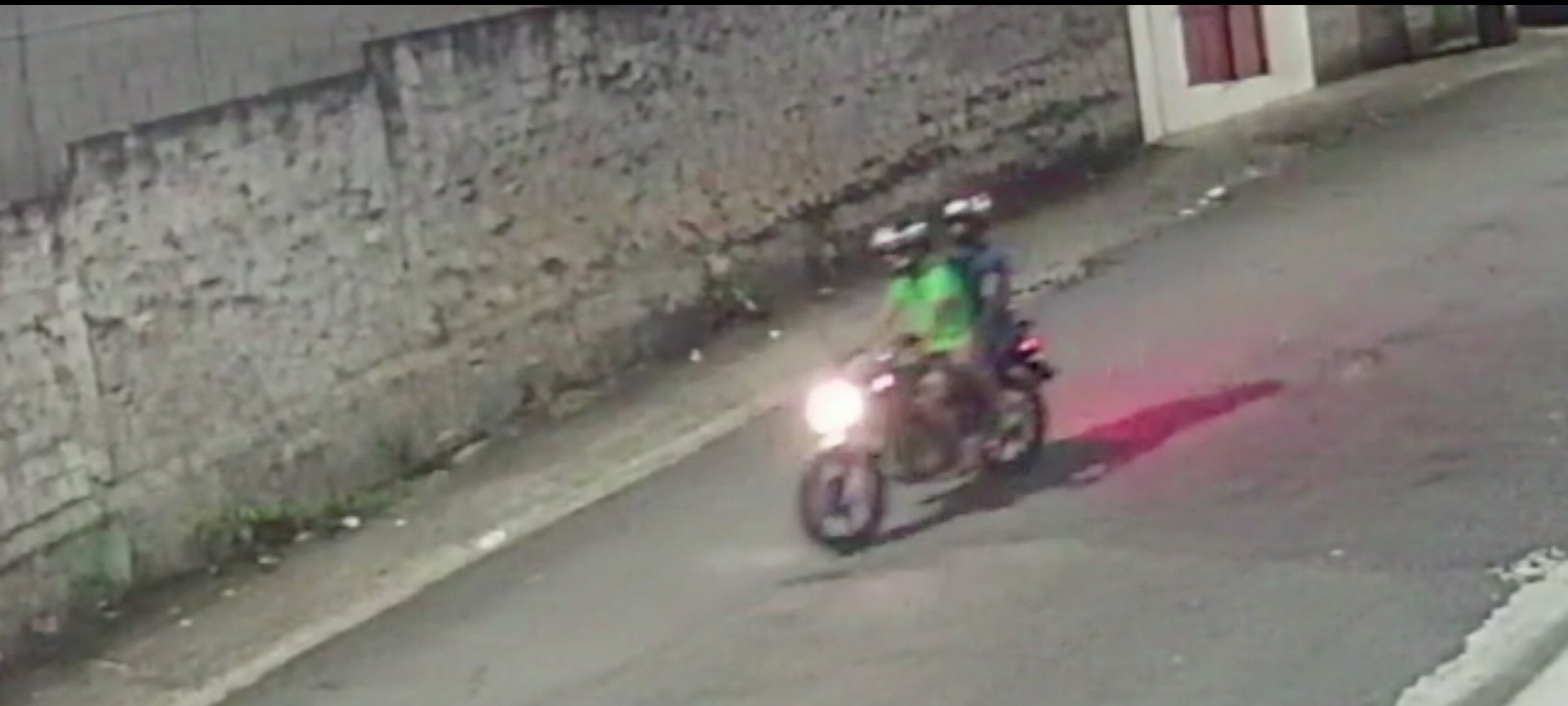 Polícia divulga imagem de dupla que matou policial militar em Manaus