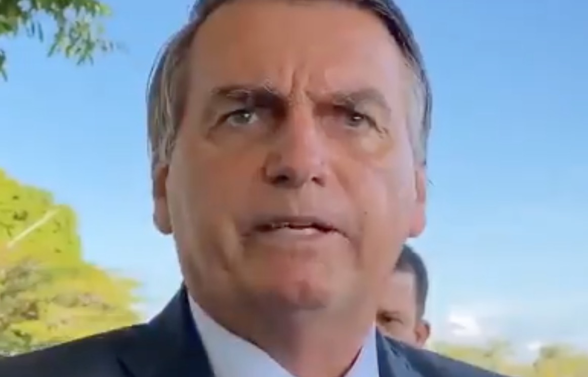 Bolsonaro ironiza CPI e acusa governadores: 'Muitos roubaram dinheiro'