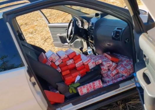 Traficante chama a polícia após ter pick-up roubada 'recheada' com droga