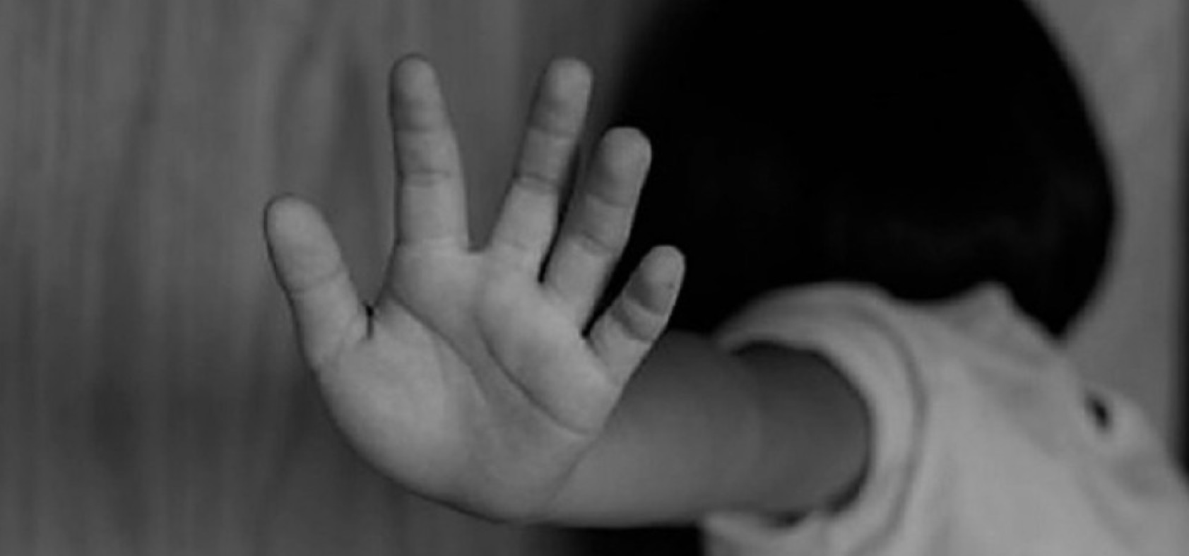 Criança de 2 anos é internada após ser espancada pelo namorado da mãe 