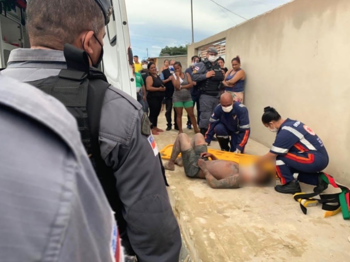 Homem é espancado e jogado de barranco durante briga em Manaus
