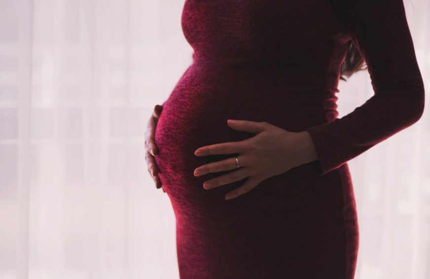 Grávida morre após levar choque em máquina de lavar