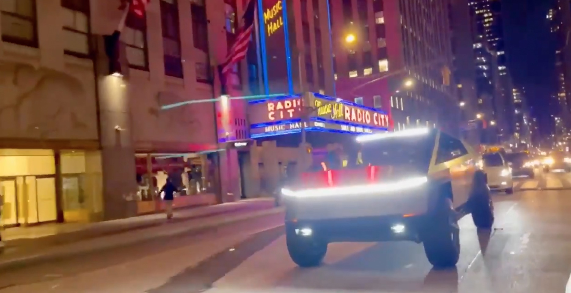 Carro Cybertruck da Tesla foi visto nas ruas de Nova Iorque