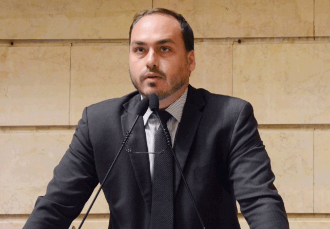 Senador pede quebra de sigilo de Carlos Bolsonaro e Pazuello 