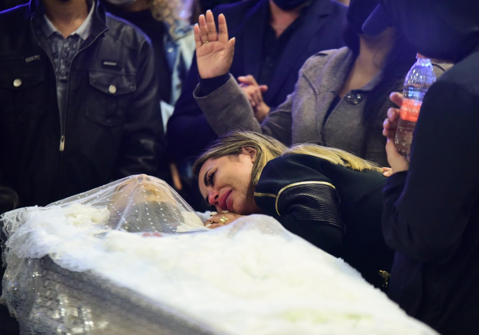 Esposa de MC Kevin cita falsas amizades e dispara: ‘eu amei, perdoei’