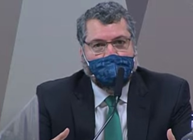 Ernesto fala de participação de Bolsonaro em negociações pela cloroquina