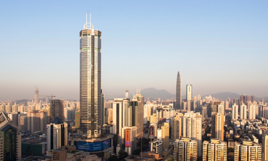 Arranha-céu de 291 metros treme e causa pânico na China