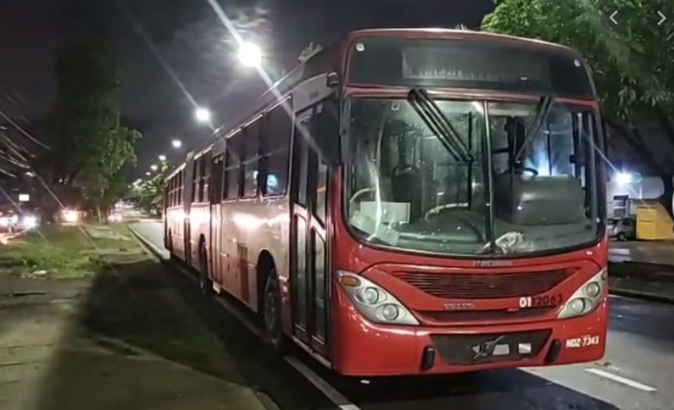 Passageiros passam momentos de terror em assalto a ônibus em Manaus