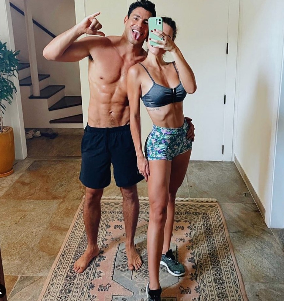 Aos 41, Cauã Reymond surge sarado ao lado da mulher após treino