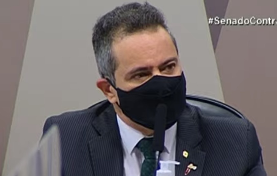 Compra de cloroquina em 2020 foi para malária, afirma Elcio Franco