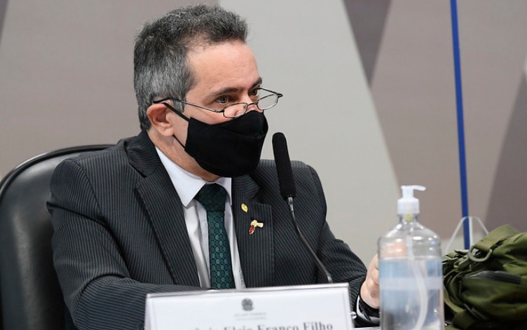 Elcio afirma que Amazonas tinha dinheiro para oxigênio: 'R$ 478 milhões'