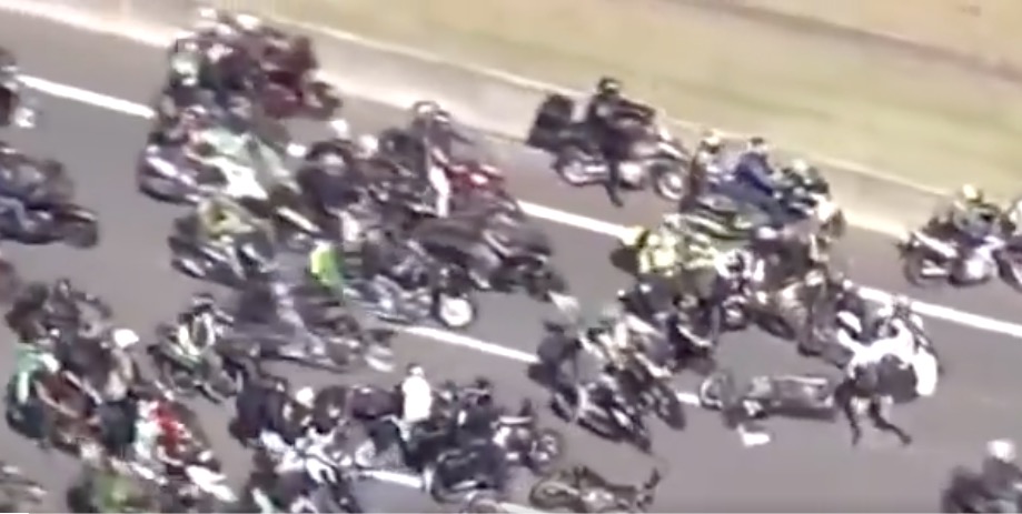 Motociclista sofre acidente durante motociata de Bolsonaro em São Paulo