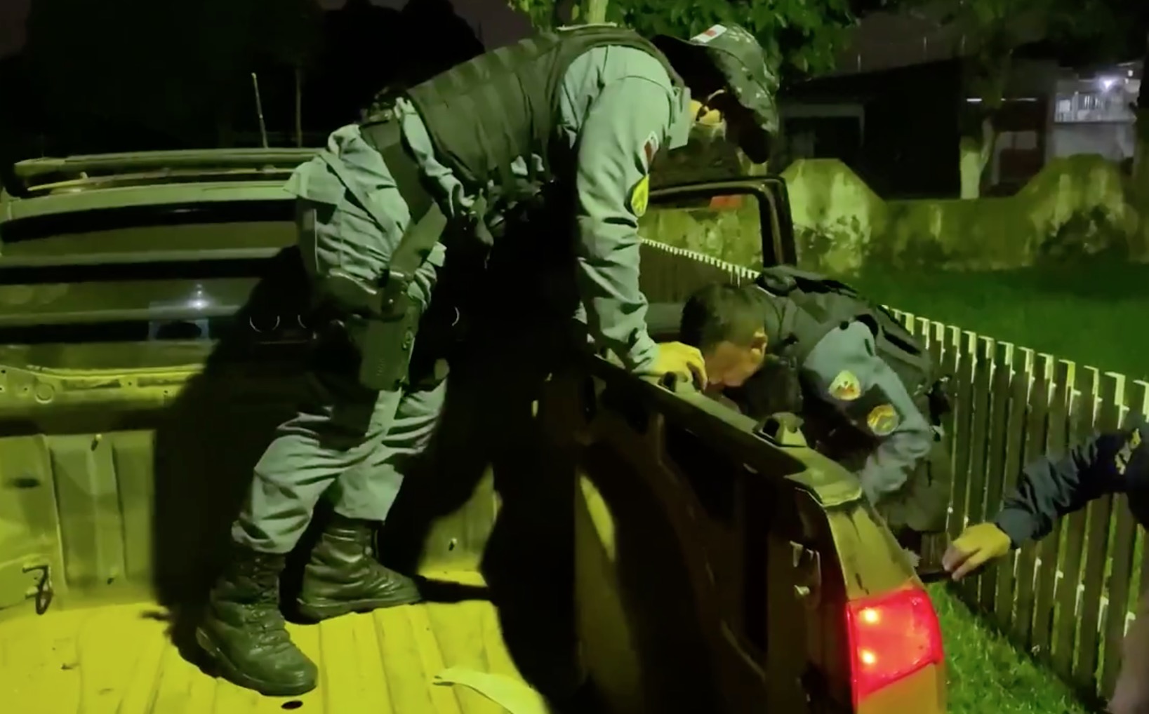 Homem é preso com 25 quilos de drogas escondidas em carro no Amazonas