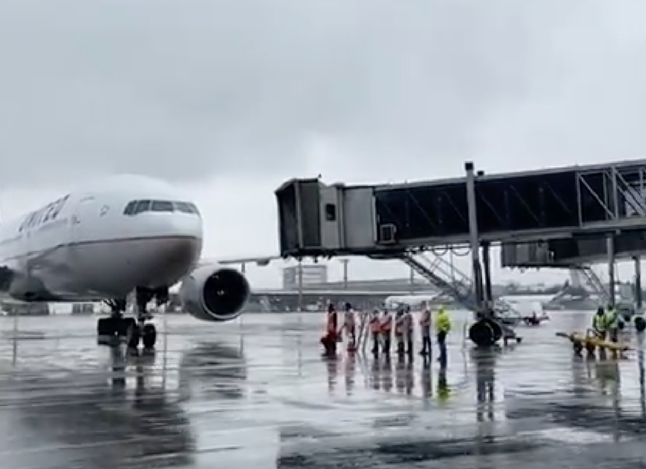 Primeiro lote com 1, 5 milhão de doses da Janssen chega ao Brasil 