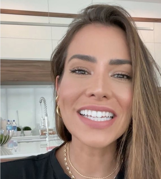 Adriana Sant’Anna procura doméstica ‘faz tudo’ e reclama do preço 