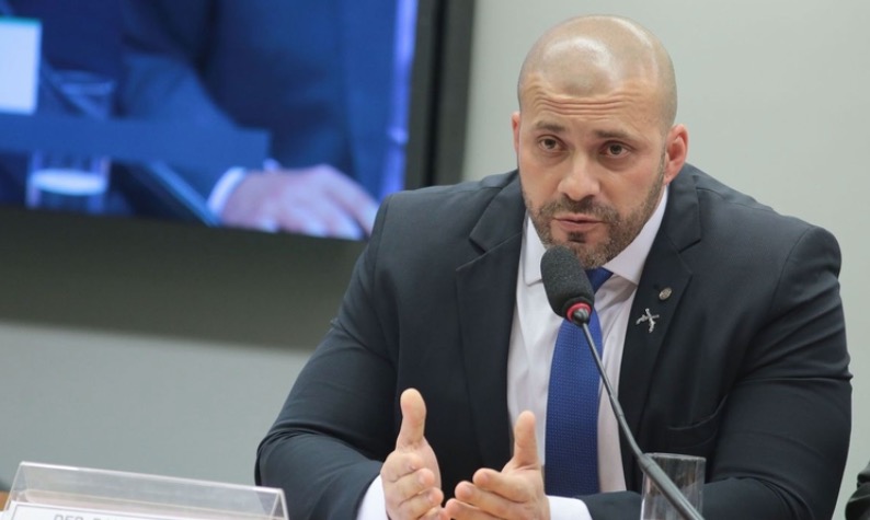 PF diz que Daniel Silveira pulou muro de casa para tentar fugir 