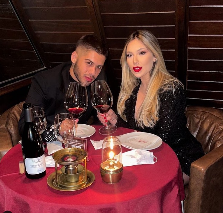 Virginia e Zé Felipe comemoram 1 ano de namoro em motel com pole dance