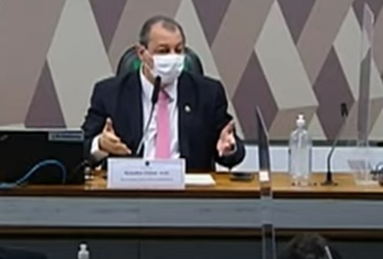 'Existe uma tropa de choque para proteger aqueles que fizeram mau uso dos recursos públicos', afirma Aziz