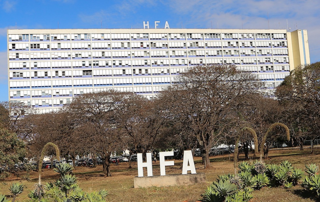 Ministro diz que Bolsonaro está bem e vai ficar apenas em observação