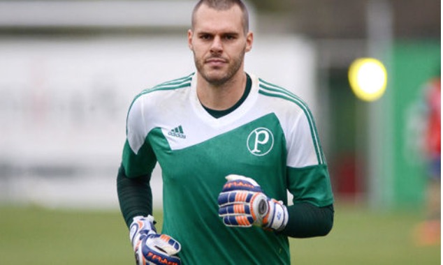 Ex-Palmeiras, Deola ironiza Coronavac e causa revolta nas redes sociais    