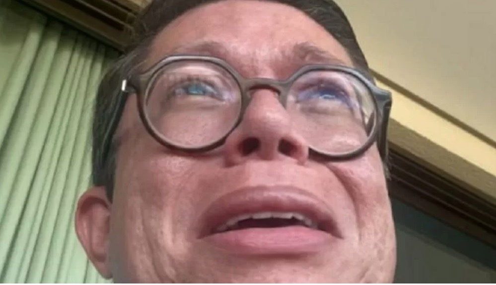 DJ Ivis chora e pede perdão em vídeo minutos antes de prisão; veja