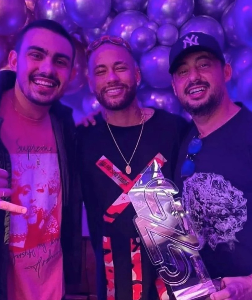 Neymar faz festa para 200 convidados em Balneário Camboriú
