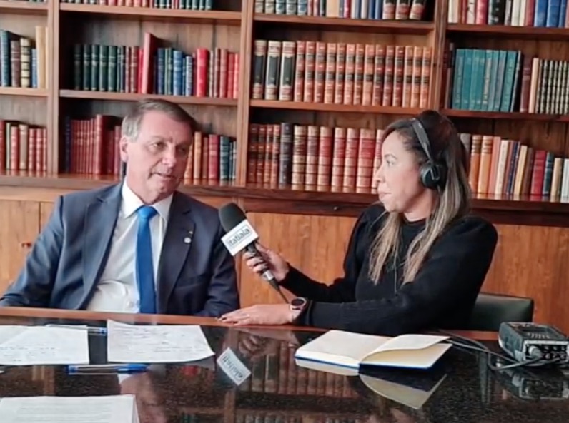 Bolsonaro diz em entrevista que vai comprovar fraude nas eleições de 2014 