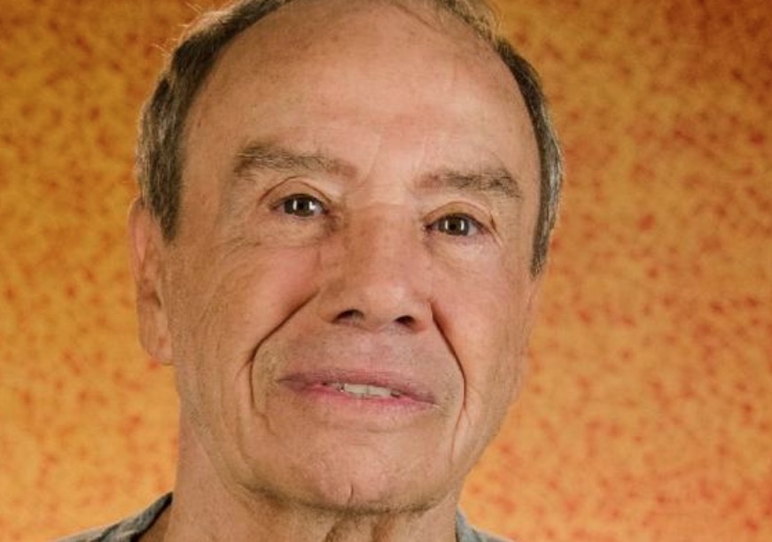 Stênio Garcia revela que perdeu audição ao levar tapa de colega de trabalho