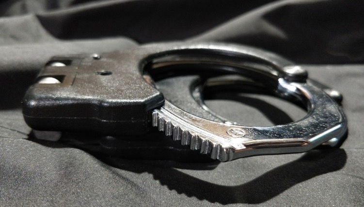 Foragido da Justiça é preso na fila de vacinação contra covid