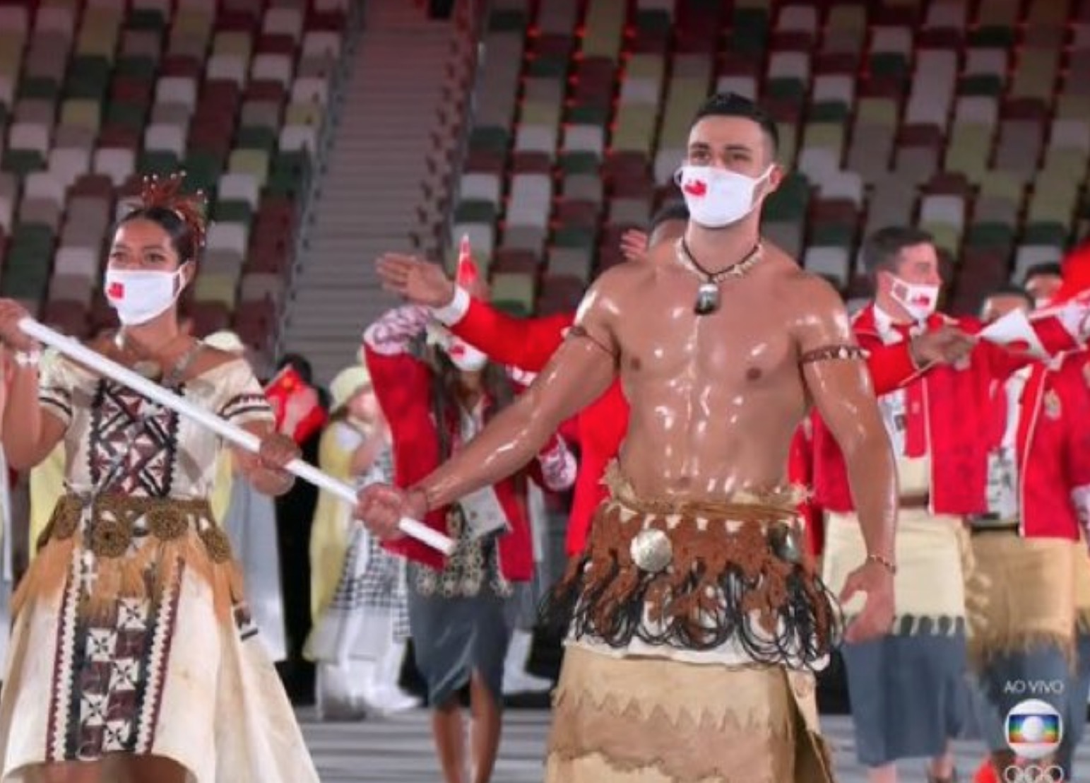 Sarado, besuntado de Tonga bomba na internet em abertura das Olimpíadas 