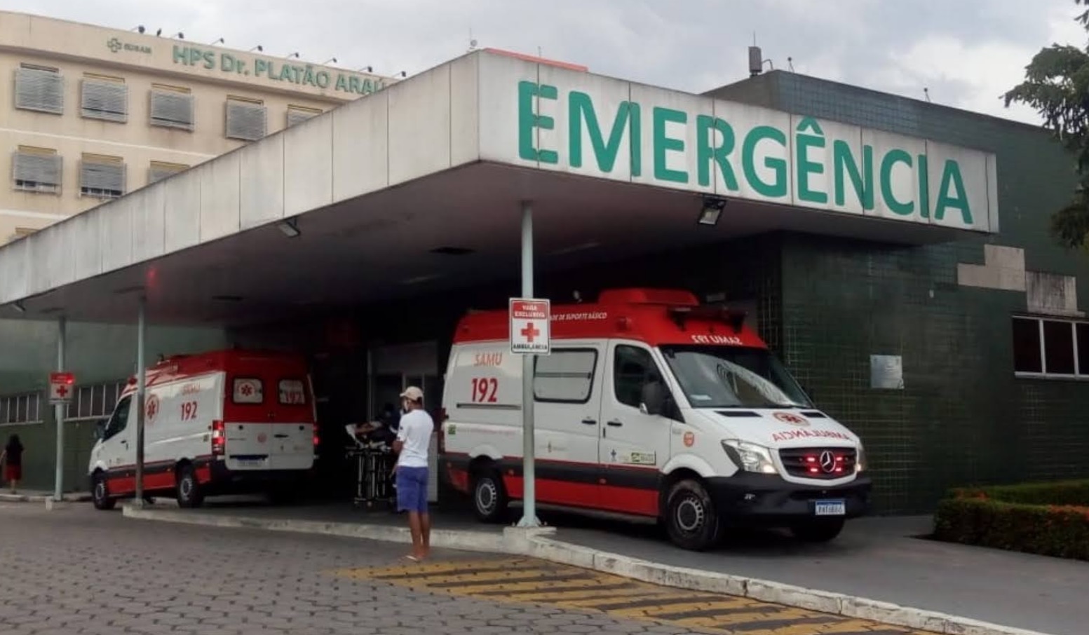 Homem é esfaqueado na frente do sobrinho em Manaus