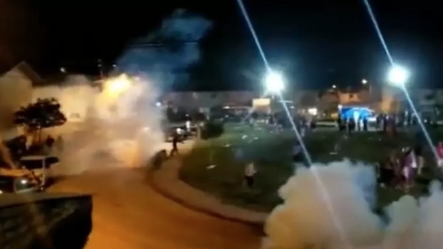 'Paredão' clandestino é interrompido com bomba de gás 