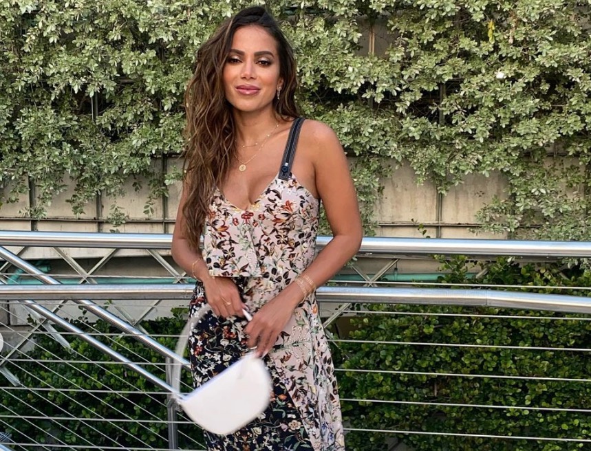 Anitta anuncia fim do namoro com bilionário americano
