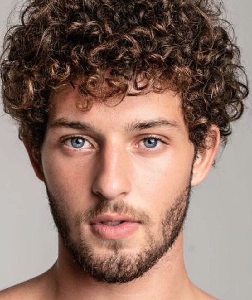 Ator de ‘Verdades Secretas 2’ é flagrado agredindo namorada em vídeo