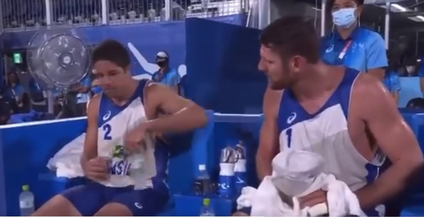 Palavrão de Alisson vaza em transmissão da Globo: ‘Calma, bucet*’